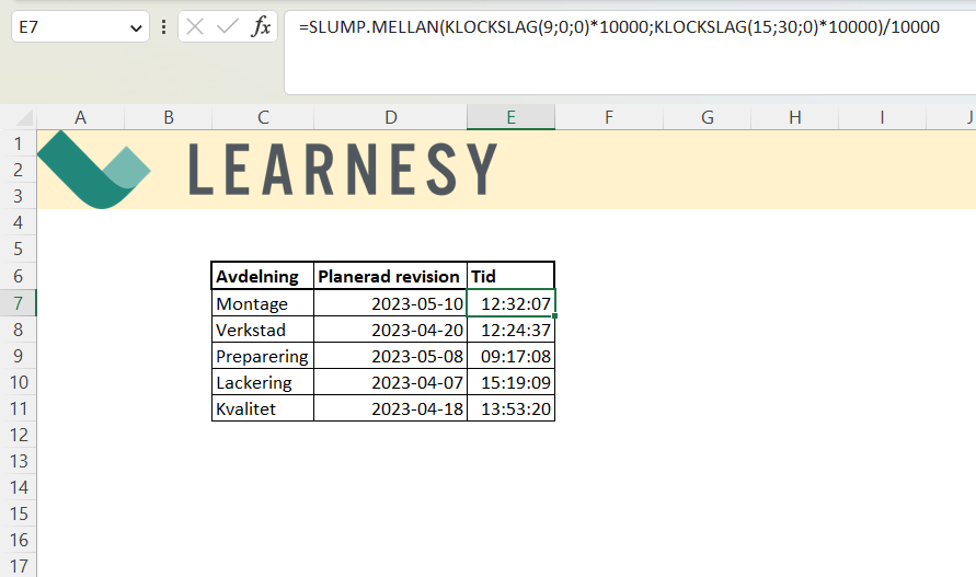 Den här bilden visar användandet av funktionen SLUMP.MELLAN i Excel. I det här fallet genereras slumpmässiga klockslag. 